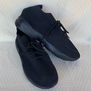 New Super lightweight black elastic sneaker size 41